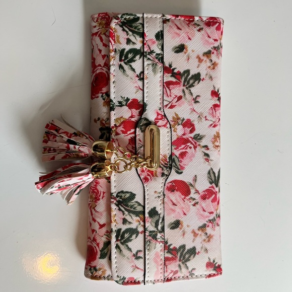 Adorable white rose floral ladies wallet with tassle - Picture 2 of 7